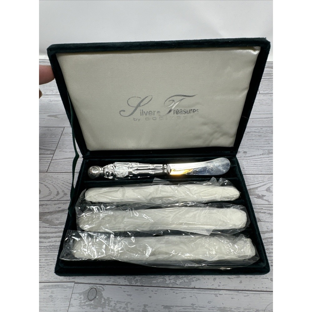 Vintage Silver Plated Treasures by Godinger-Set of 4‎ Butter Knives Nutcracker